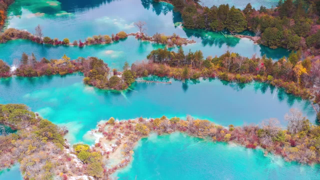 九寨沟的海滩线条非常漂亮