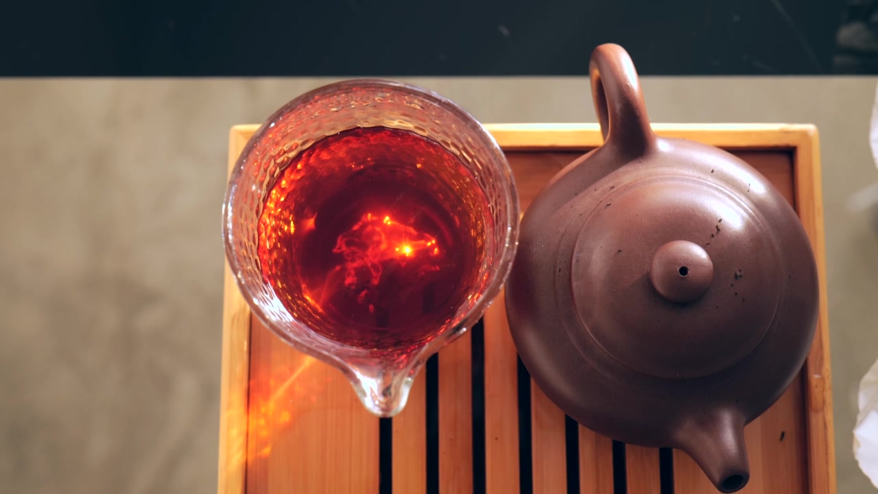詳情圖-從以上觀點。中國茶道。玻璃碗里的普洱茶。4,k。慢動作