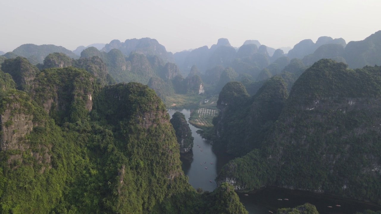 越南宁平县的庄安船之旅