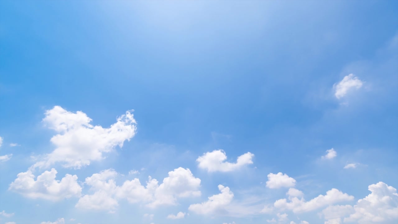 詳情圖-時間流逝，湛藍的天空和云的全景，云的背景。