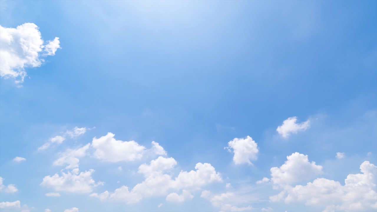 詳情圖-時間流逝，湛藍的天空和云的全景，云的背景。