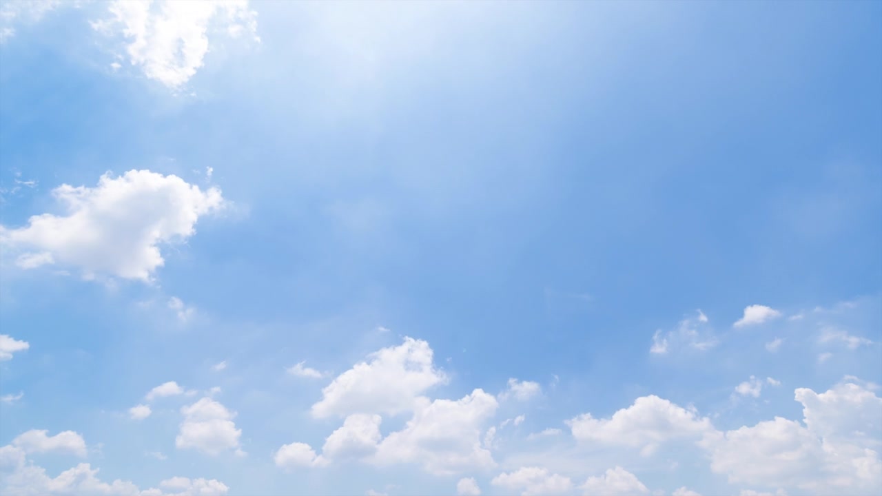 詳情圖-時間流逝，湛藍的天空和云的全景，云的背景。