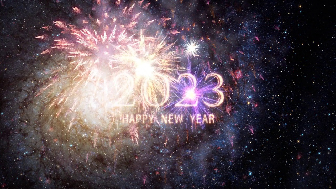 2023年新年快乐，金色祝福文字庆祝，用烟花和银河M74电影标题。抽象背景节日复古彩色烟花在黑色的夜空。
