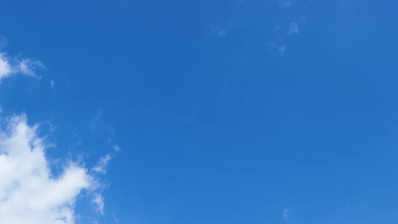 詳情圖-時(shí)光流逝白色積云在藍(lán)天，蓬松的白云自然天氣藍(lán)天
