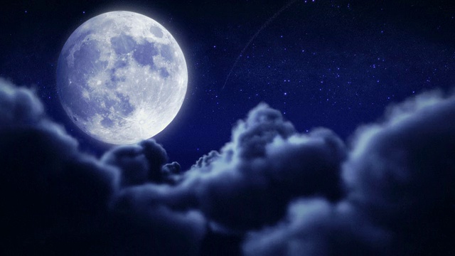 圣诞老人在满月上空飞翔。