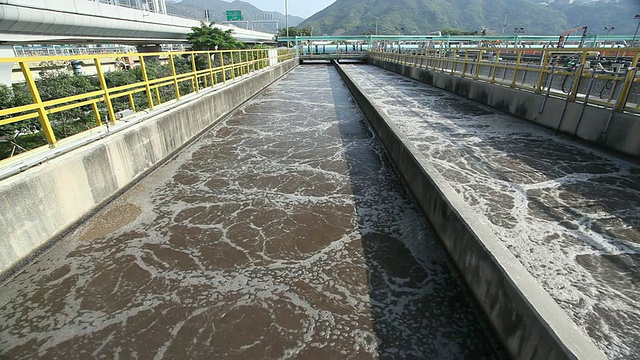 污水处理厂的曝气池
