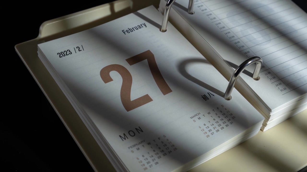 詳情圖-2023年紙質(zhì)日歷中日期變化的特寫延時(shí)視頻