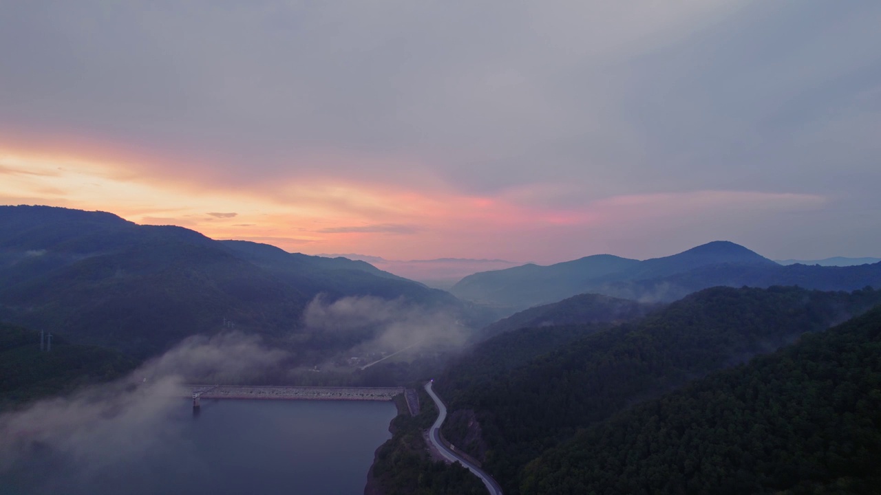 云雾日落山路水库大坝工业区城市污染环境