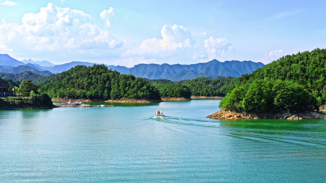 中国杭州淳安美丽的千岛湖自然景观。