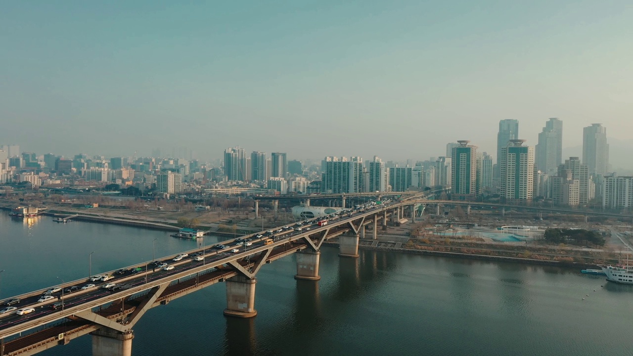无人机拍摄的韩国首尔，江南的日出