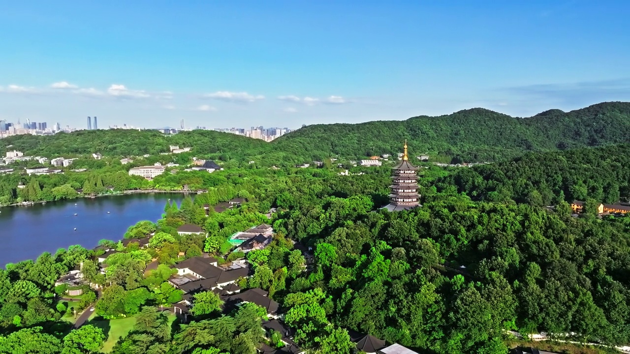 鸟瞰中国浙江省杭州市美丽的西湖自然风光。