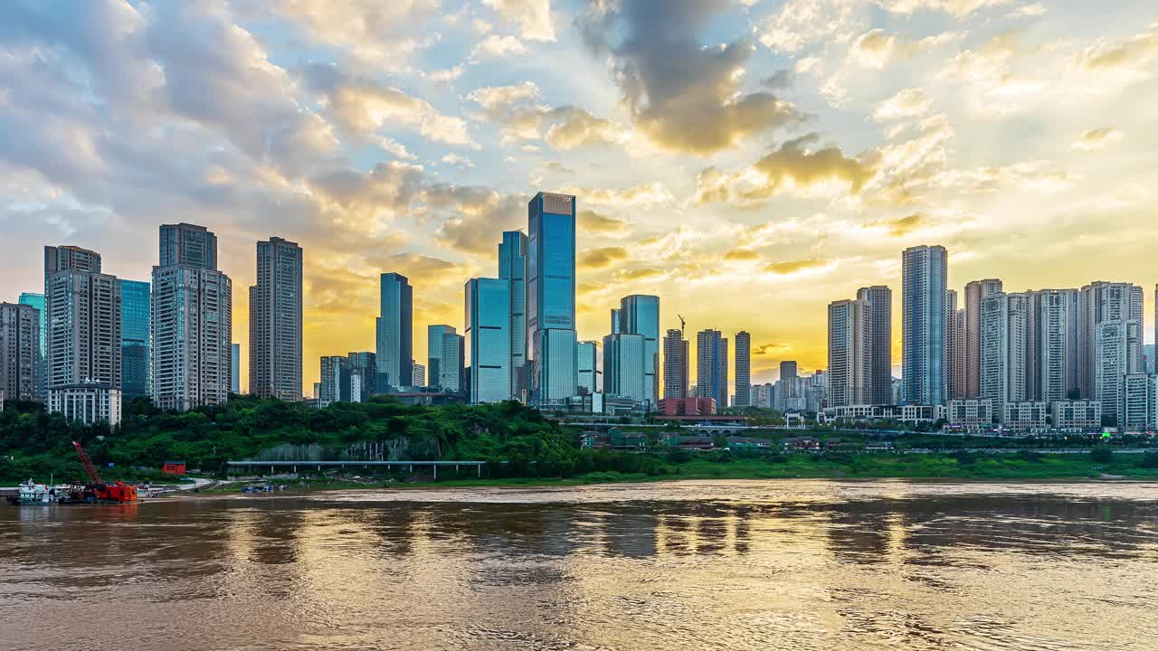 重庆城市建筑天际线、河流和天空云景的延时拍摄