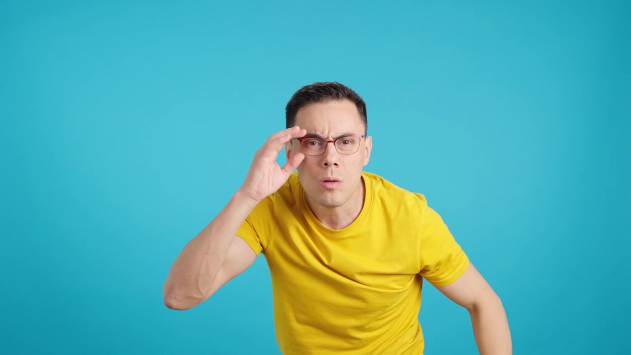 詳情圖-驚訝的人看不清遠(yuǎn)，于是調(diào)整了眼鏡