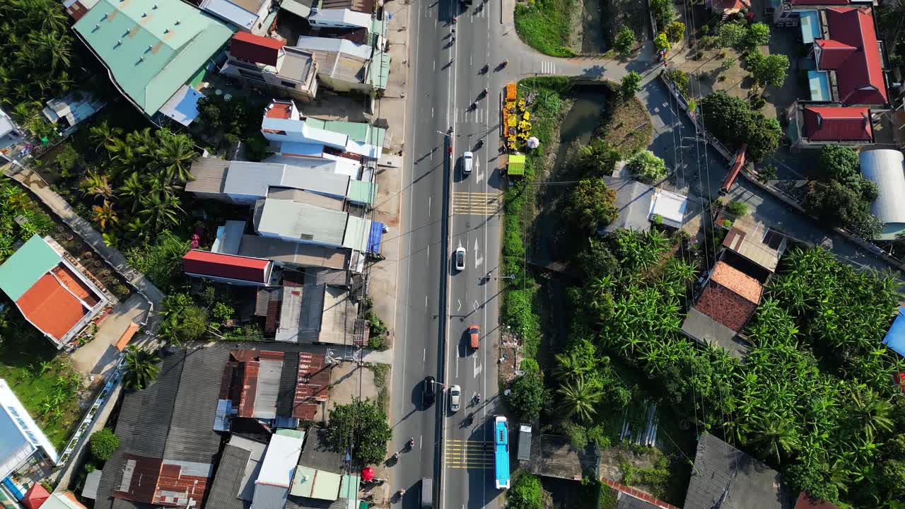 天江之旅:风景公路和汽车天线