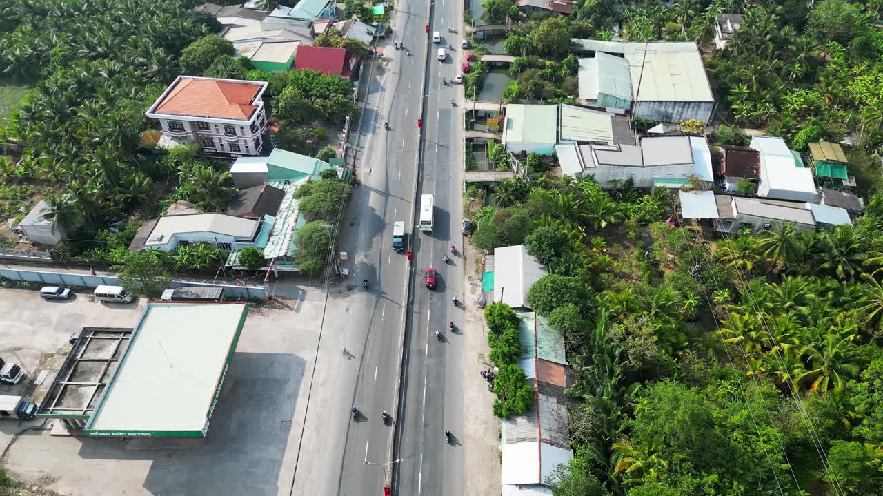 天江之旅:风景公路和汽车天线