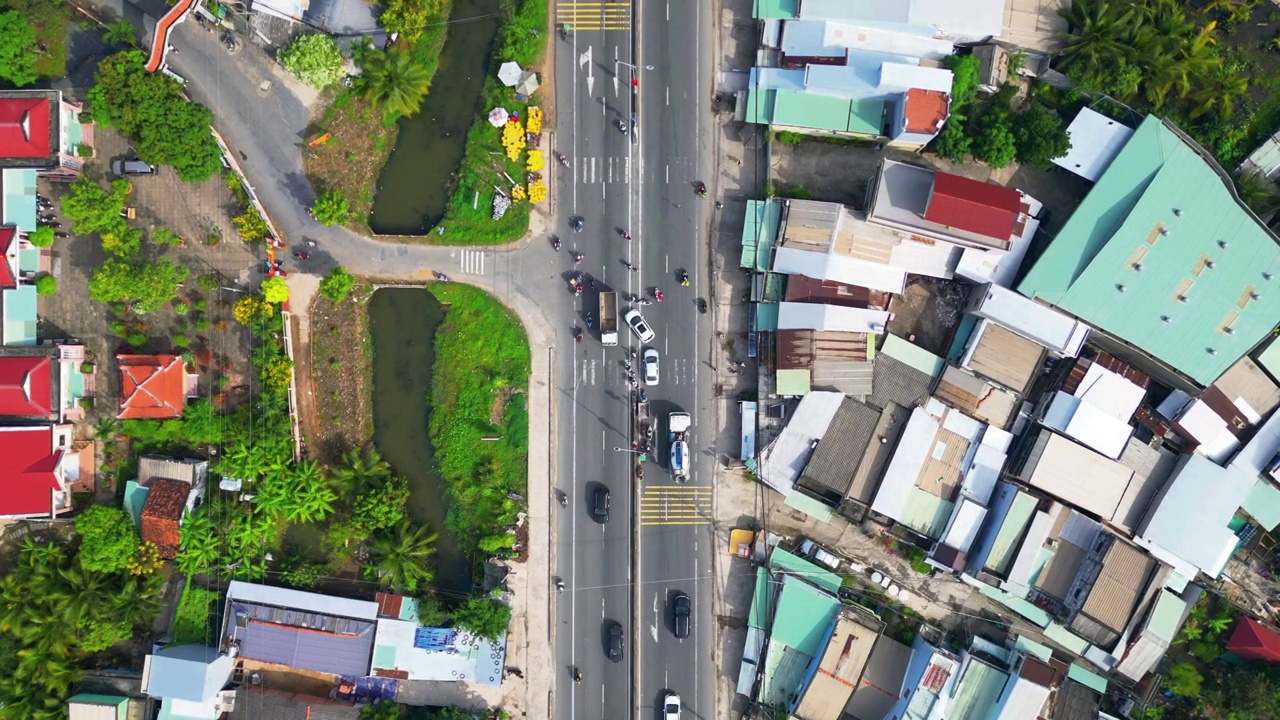 天江之旅:风景公路和汽车天线