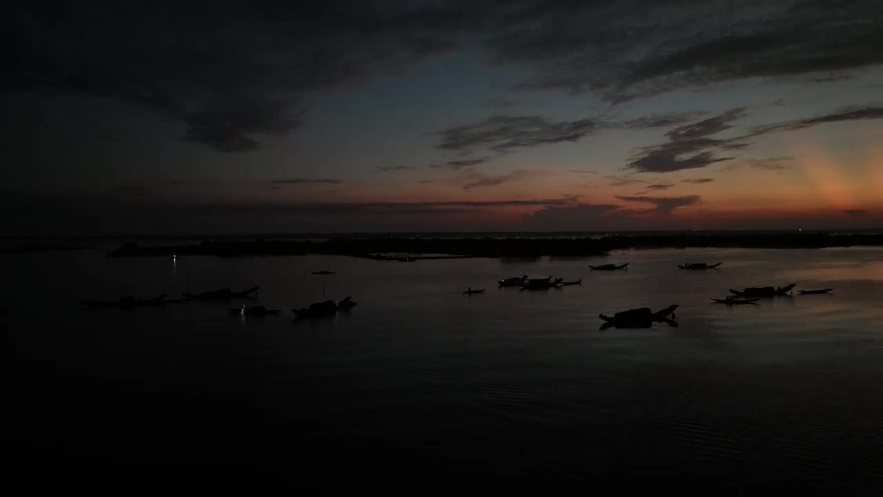 顺化省潭江泻湖系统的光莱泻湖上的日出