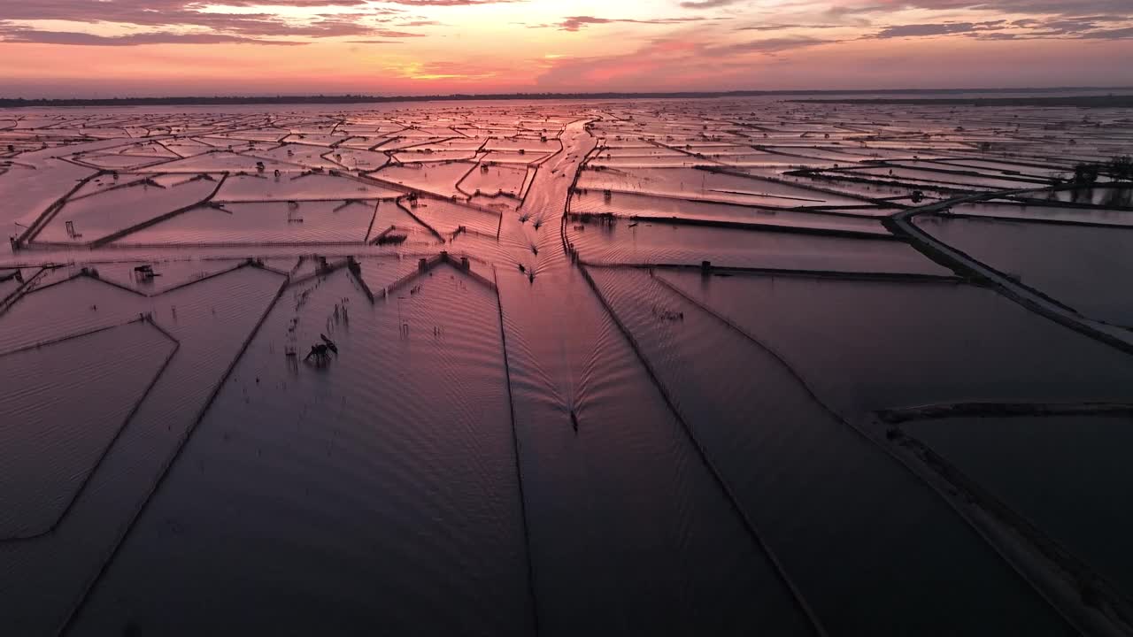 天顺化市潭江泻湖系统的曹海泻湖日出的无人机视频