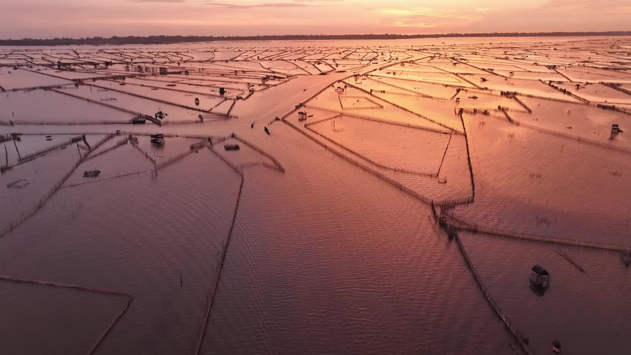 顺化市潭江泻湖系统的Chuon泻湖上的日出