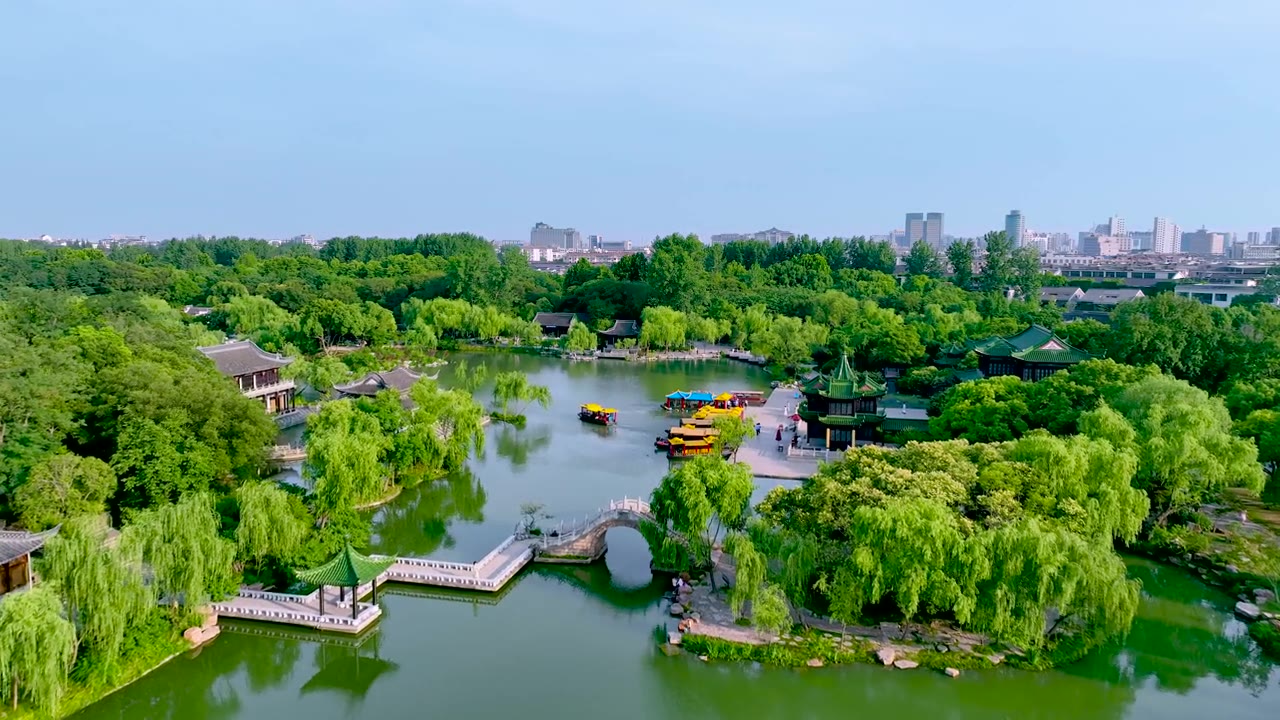 详情图-中国江苏省扬州市细长西湖风景区的春景和大明寺航拍