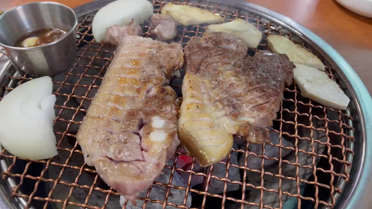 韩国的烤五花肉。