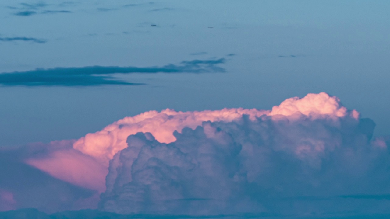 晚霞夕照，积雨云黄昏