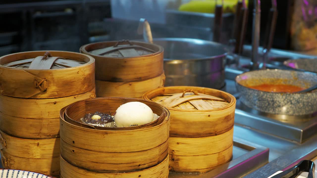 中式厨房:中式蒸笼包