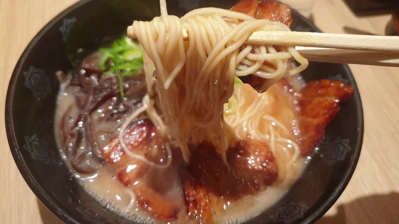 詳情圖-筷子吃日本豚骨拉面，濃稠的奶油豬骨湯拉面配茶樹東京街頭面條