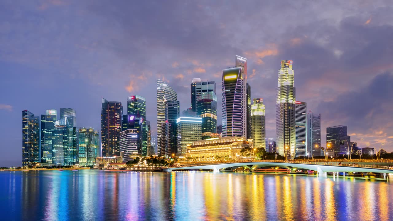 详情图-新加坡城市景观天际线的时间流逝在晚上滨海湾地区。