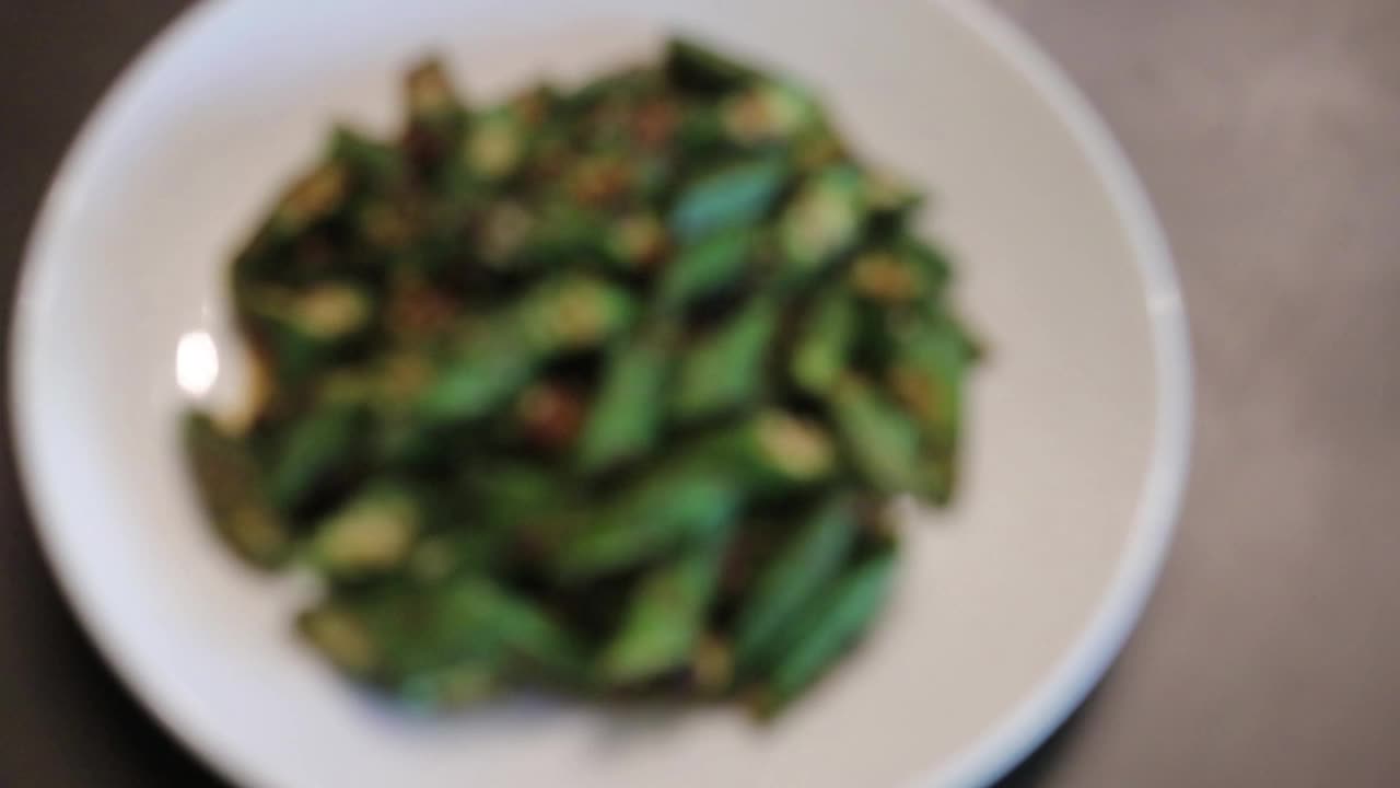 老干妈炒秋葵，宝塔中餐厅。
