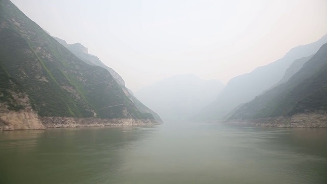 穿越长江三峡的延时视频