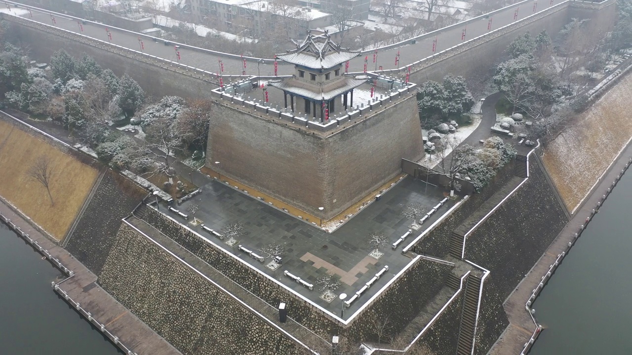 西安城墙的雪景