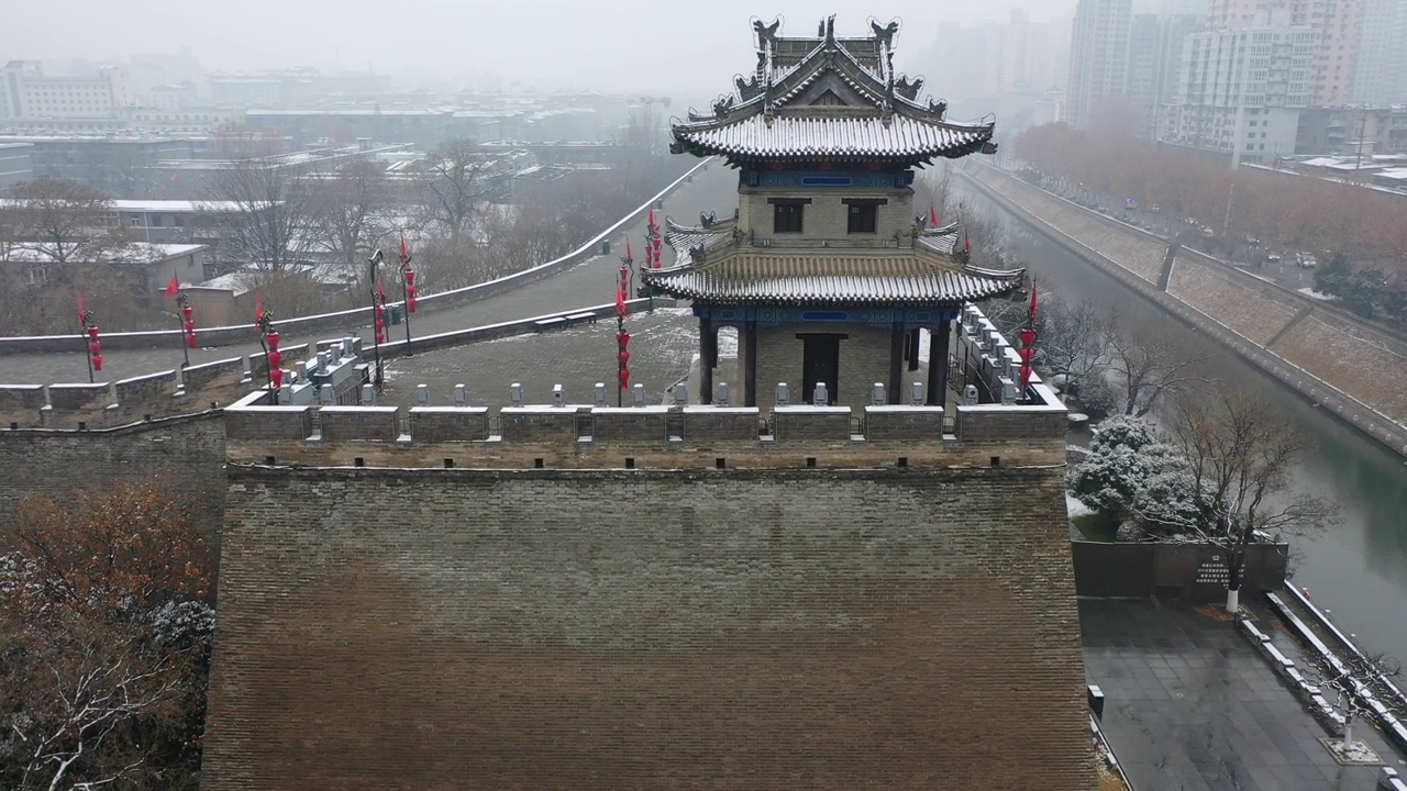 西安城墙的雪景