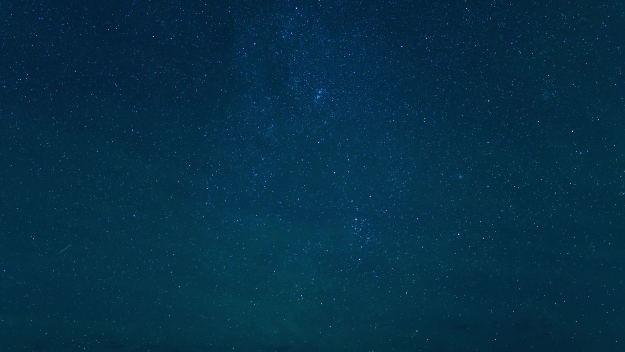 详情图-英仙座流星雨气辉银河系35毫米东北天空以上内华达山脉山脉美国加州延时蓝色