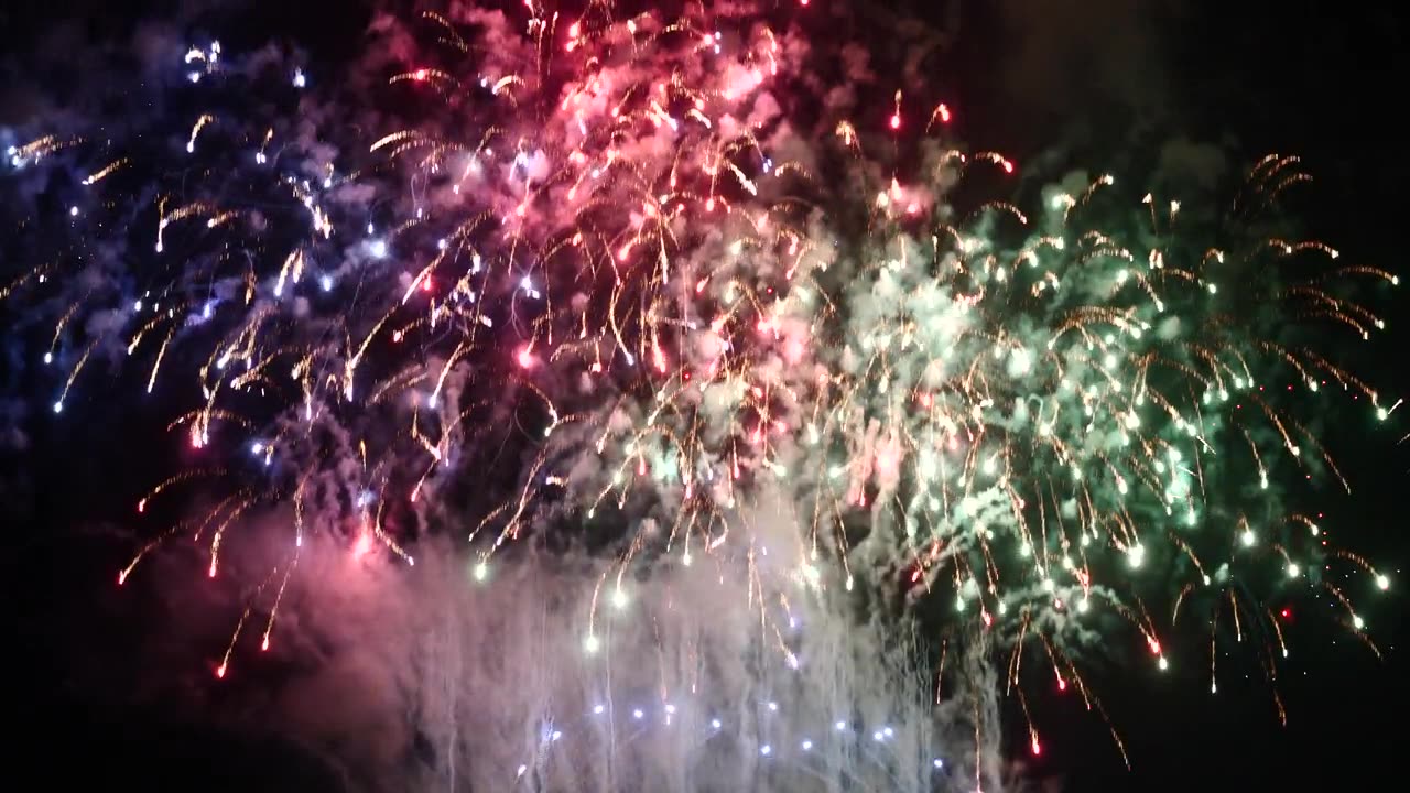 详情图-金色烟花庆祝周年独立日晚上庆祝国庆节。2024年新年派对时间倒计时。2024年新年快乐，7月4日放假节概念