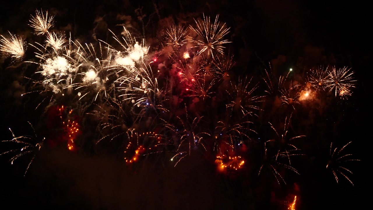 详情图-金色烟花庆祝周年独立日晚上庆祝国庆节。2024年新年派对时间倒计时。2024年新年快乐，7月4日放假节概念