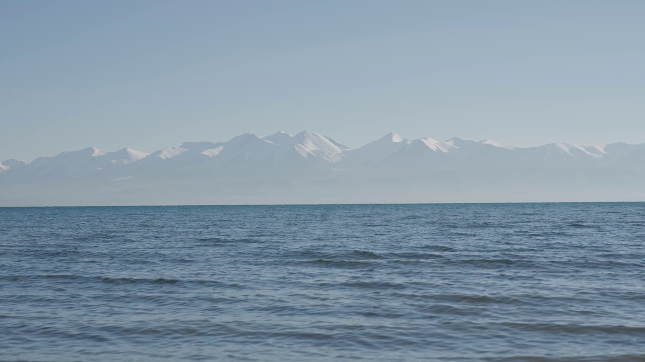 高原雪山和湖泊
