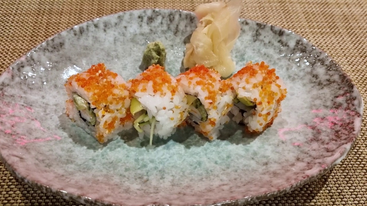 食物和饮食，餐馆里的日本寿司