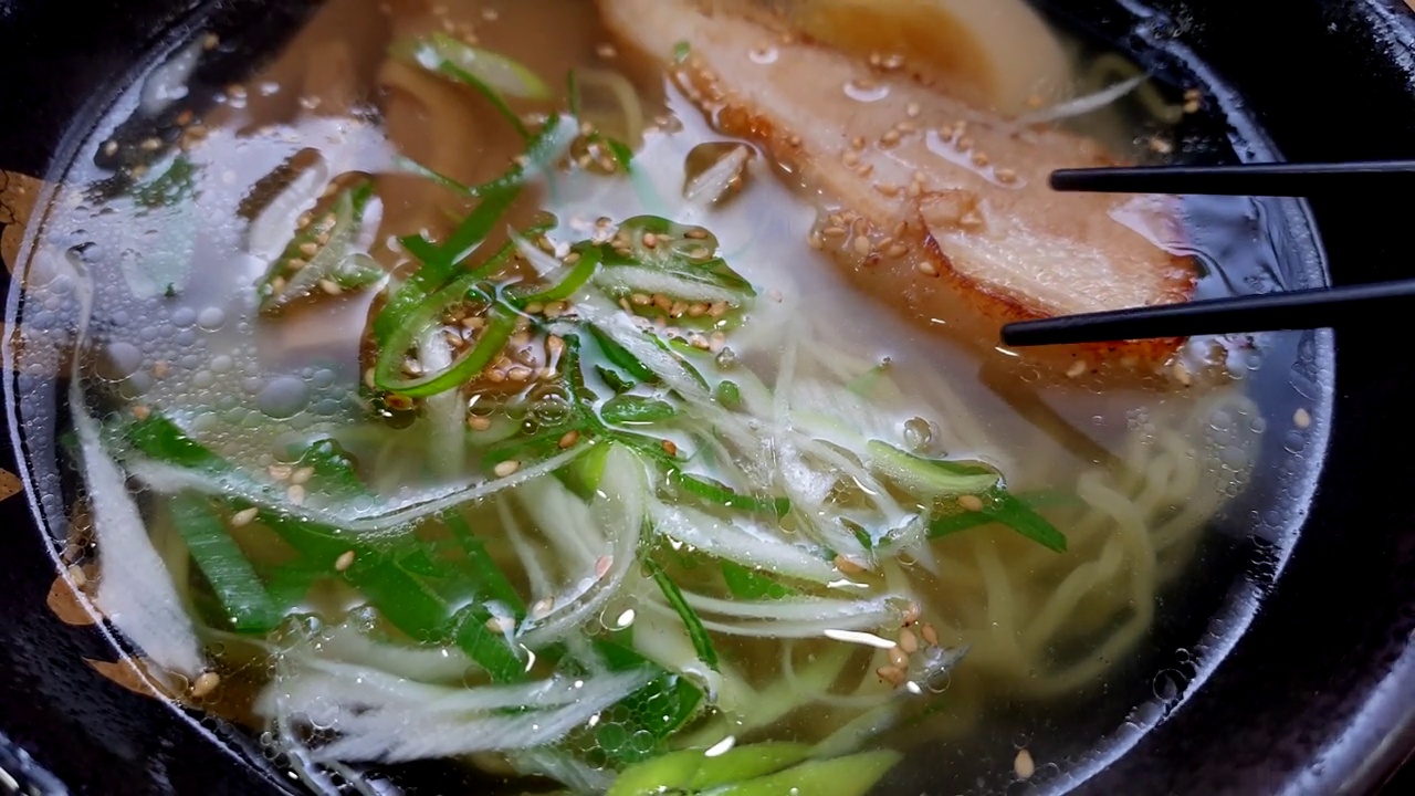 著名的北海道函馆猪骨汤咸味面，猪肉咸味面，泡菜拉面