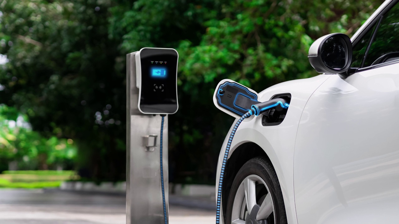 詳情圖-未來智能電動汽車充電器為電池充電。細(xì)讀