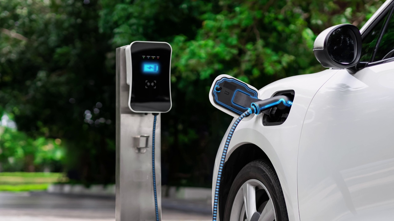 詳情圖-未來智能電動汽車充電器為電池充電。細(xì)讀