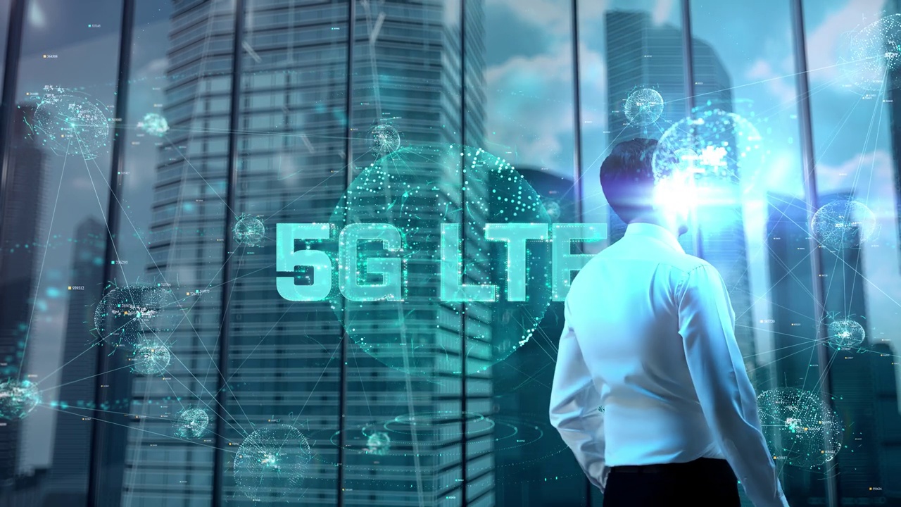 5 g LTE。在摩天大楼间办公的商人。全息图的概念