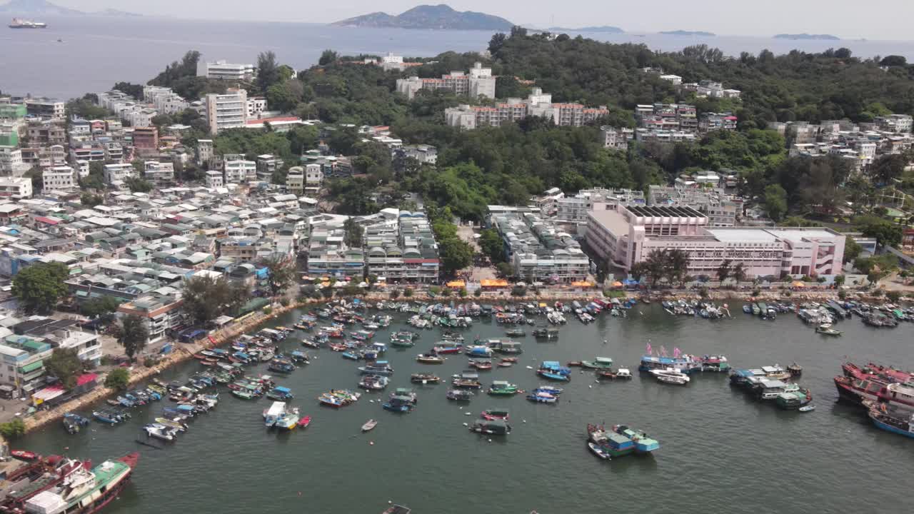 鸟瞰香港长洲岛的码头。多莉右图