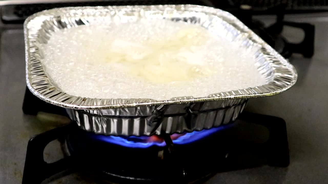 料理日本乌冬面的视频