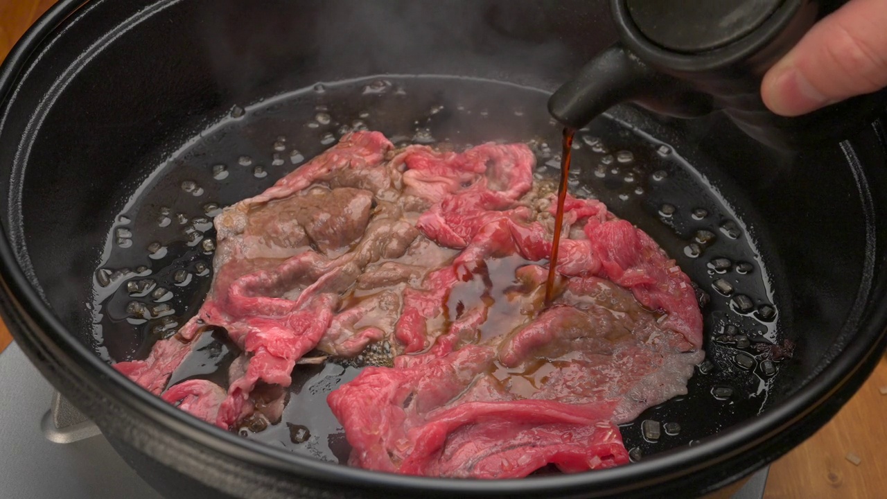 准备关西式寿喜烧的烤肉