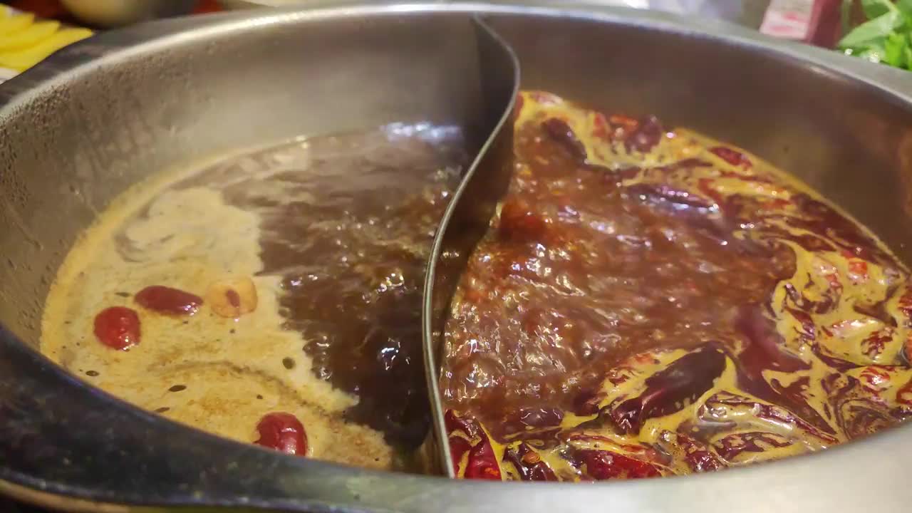 中国的麻辣火锅。