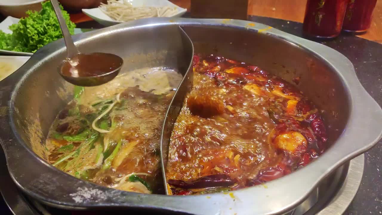中国的麻辣火锅。
