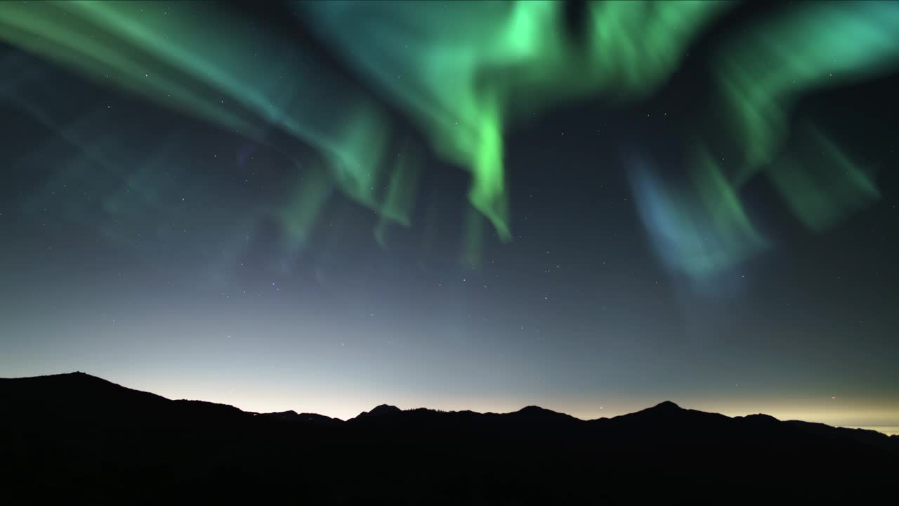 极光和星空，天梦山环