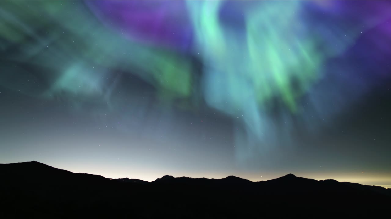 详情图-极光和星空，天梦山环