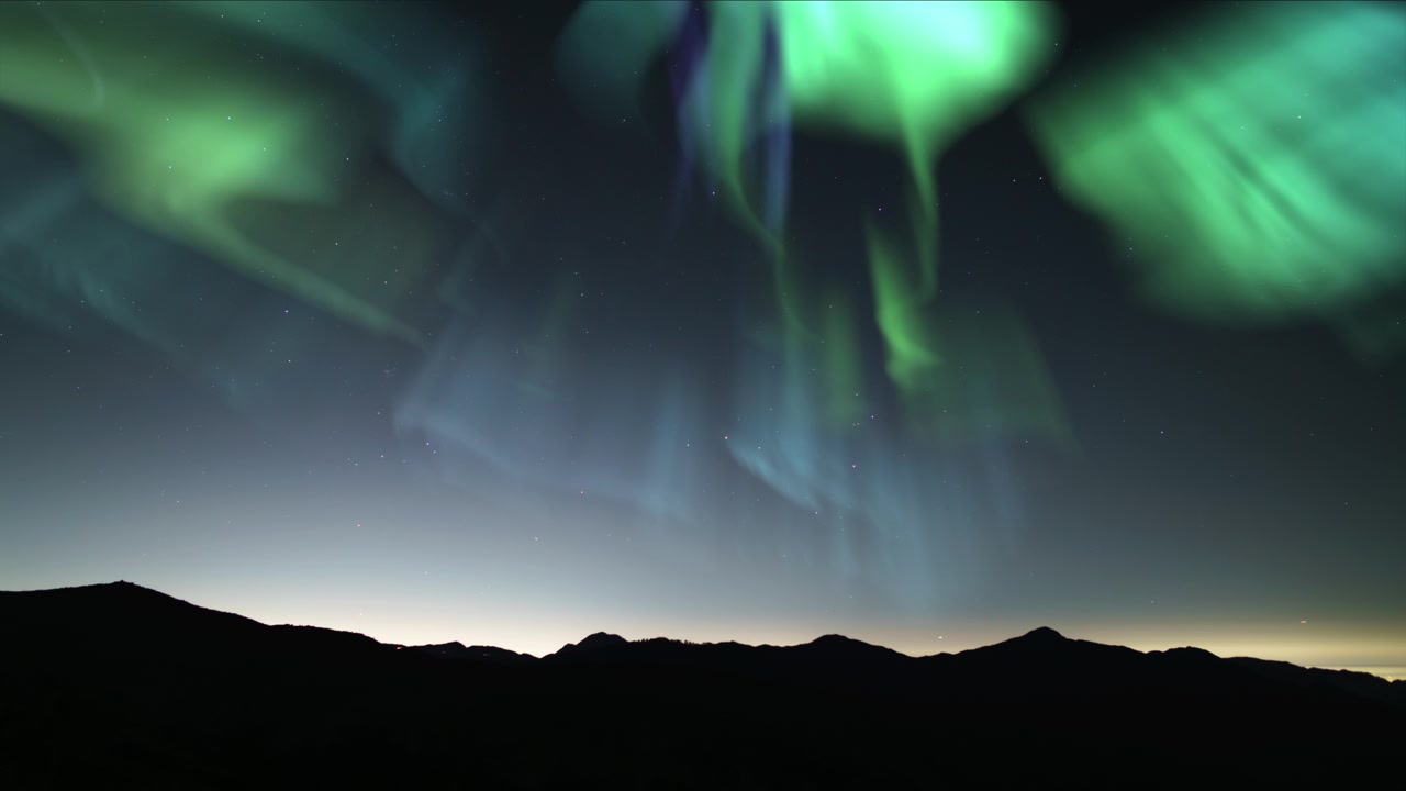详情图-极光和星空，天梦山环